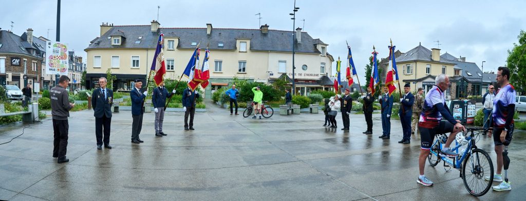 Nos drapeaux au départ à BRUZ