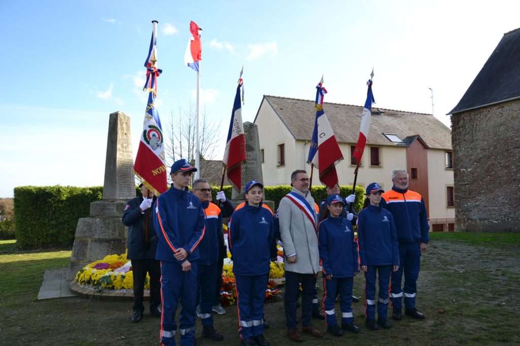 le maire sébastien GUERET entouré des membres de la Protection Civile