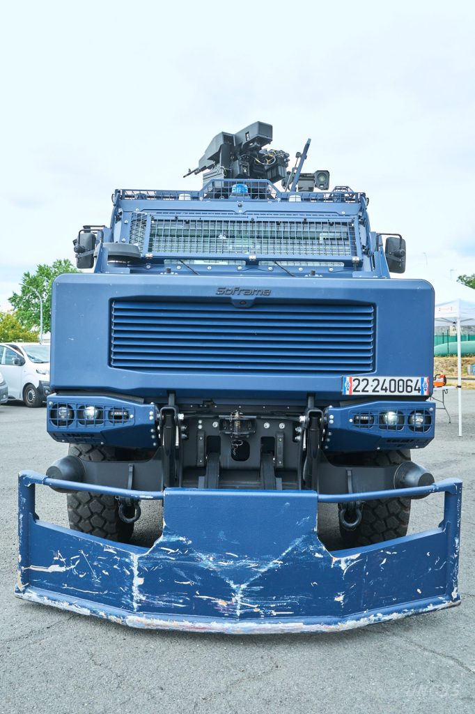 l'impressionnant véhicule d'intervention de la gendarmerie