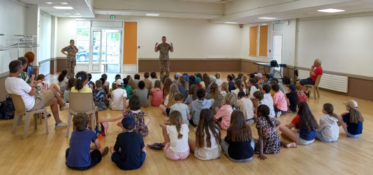 Des enfants attentifs, des questions pertinentes